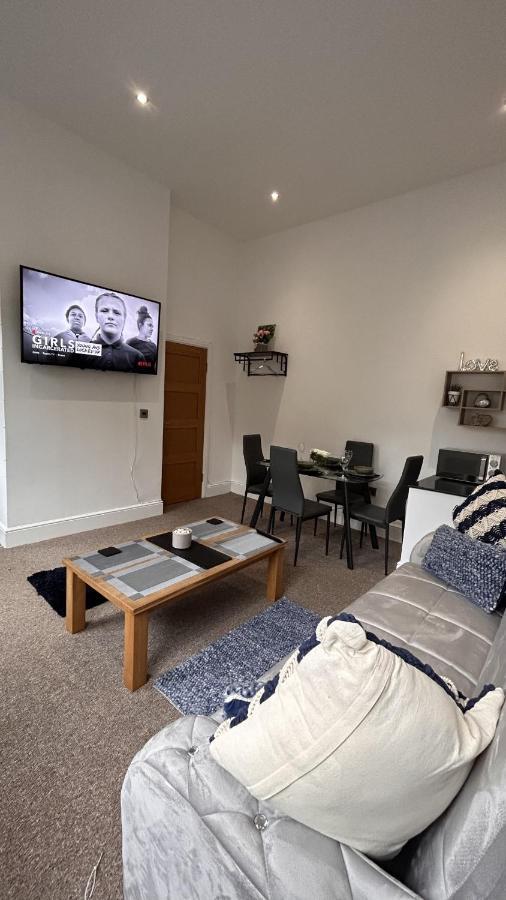 Cozy 1-Bedroom Apartment In The Heart Of Barnsley Town Centre Exterior photo