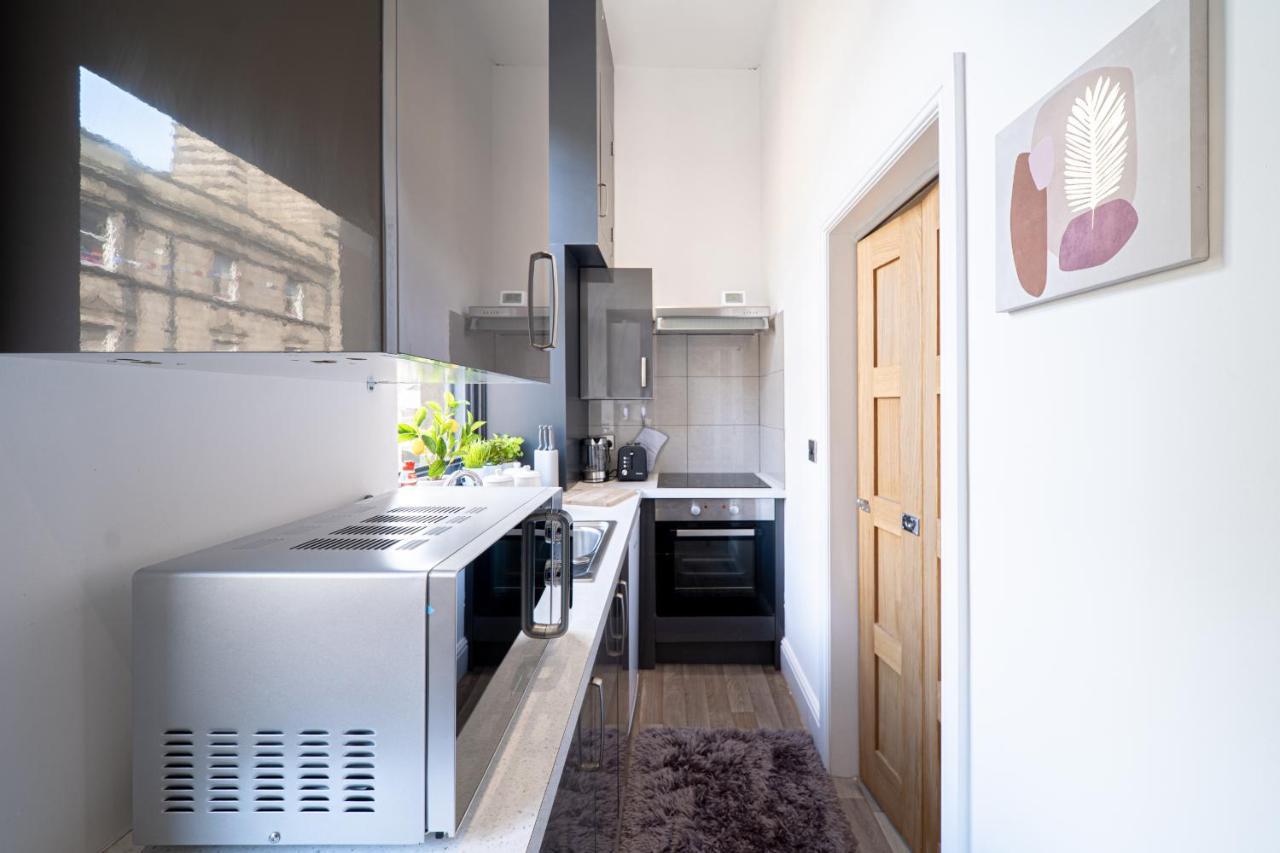 Cozy 1-Bedroom Apartment In The Heart Of Barnsley Town Centre Exterior photo