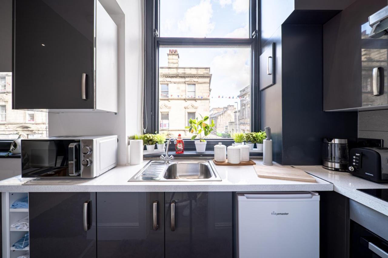 Cozy 1-Bedroom Apartment In The Heart Of Barnsley Town Centre Exterior photo