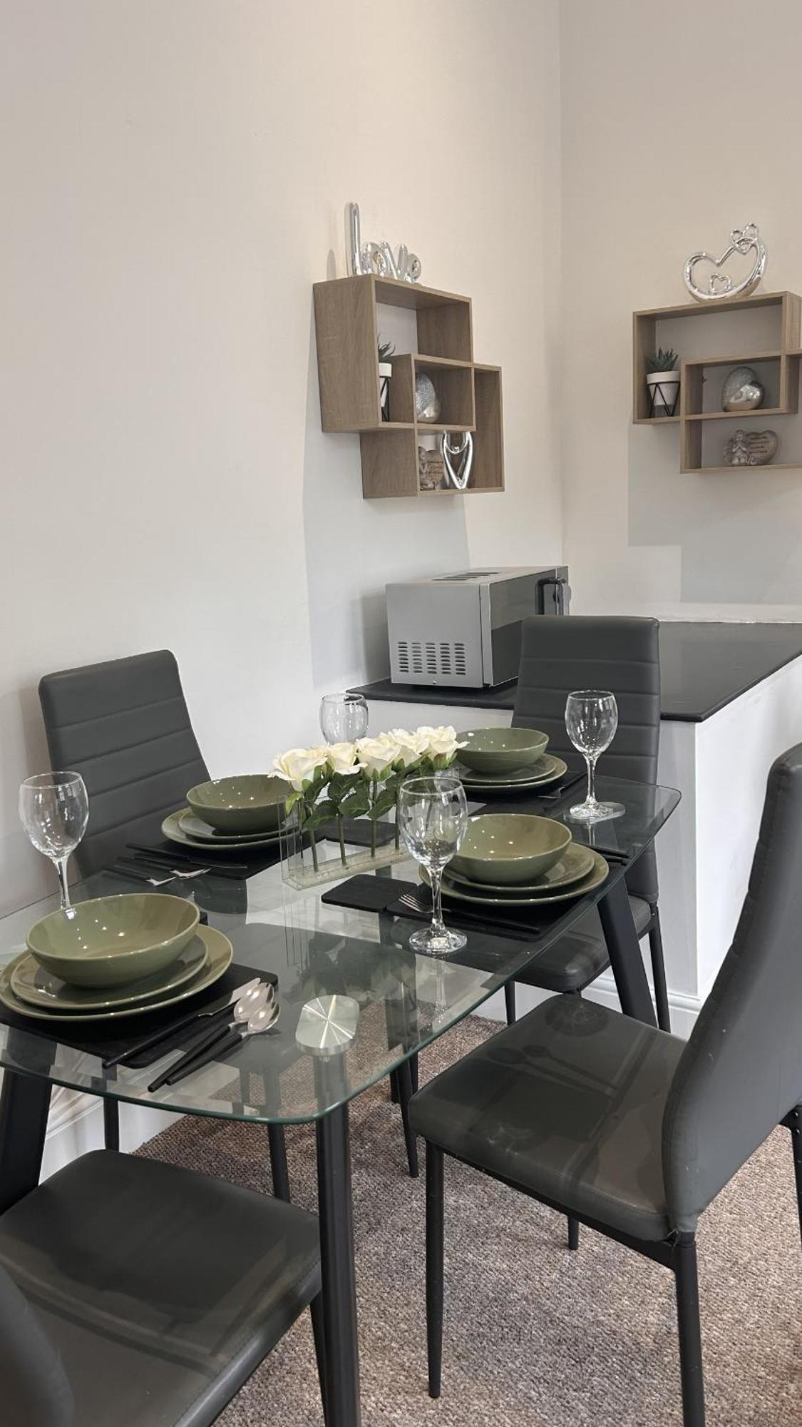 Cozy 1-Bedroom Apartment In The Heart Of Barnsley Town Centre Exterior photo