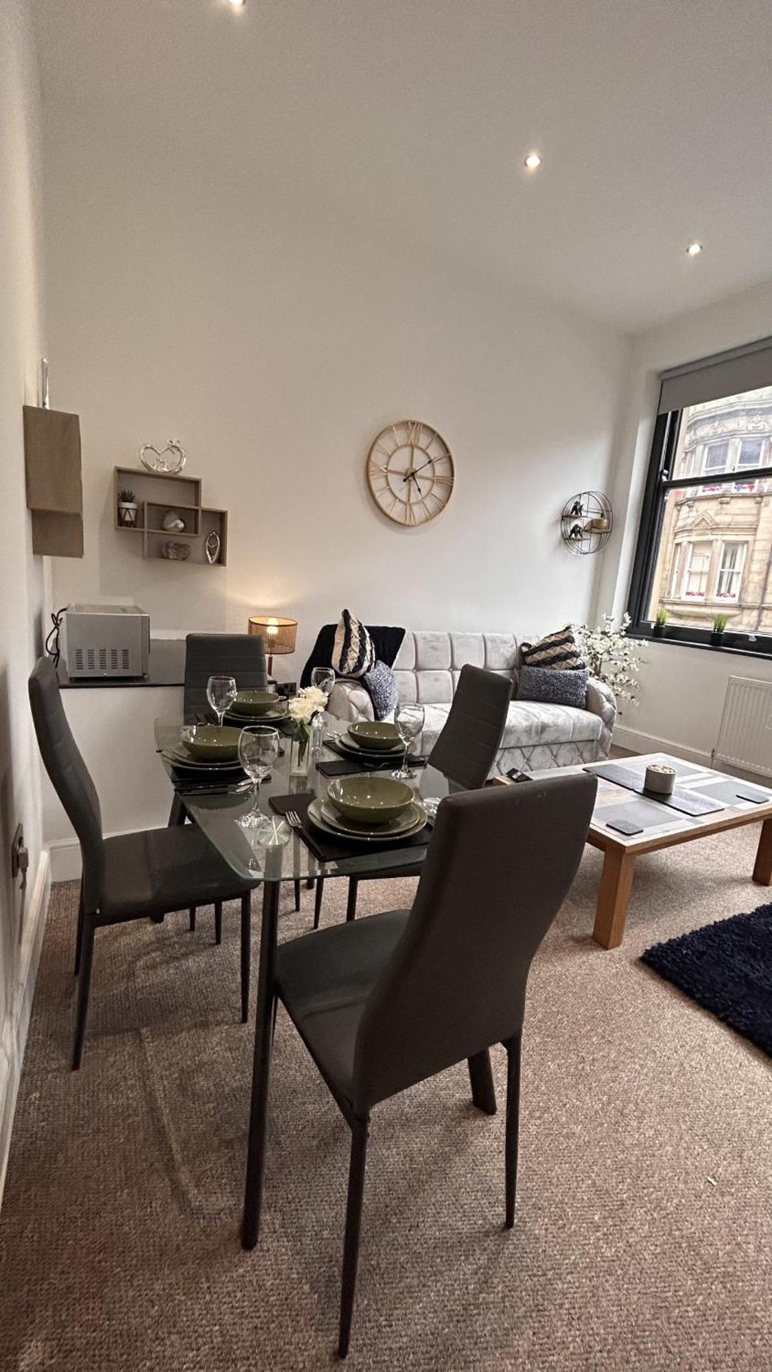 Cozy 1-Bedroom Apartment In The Heart Of Barnsley Town Centre Exterior photo