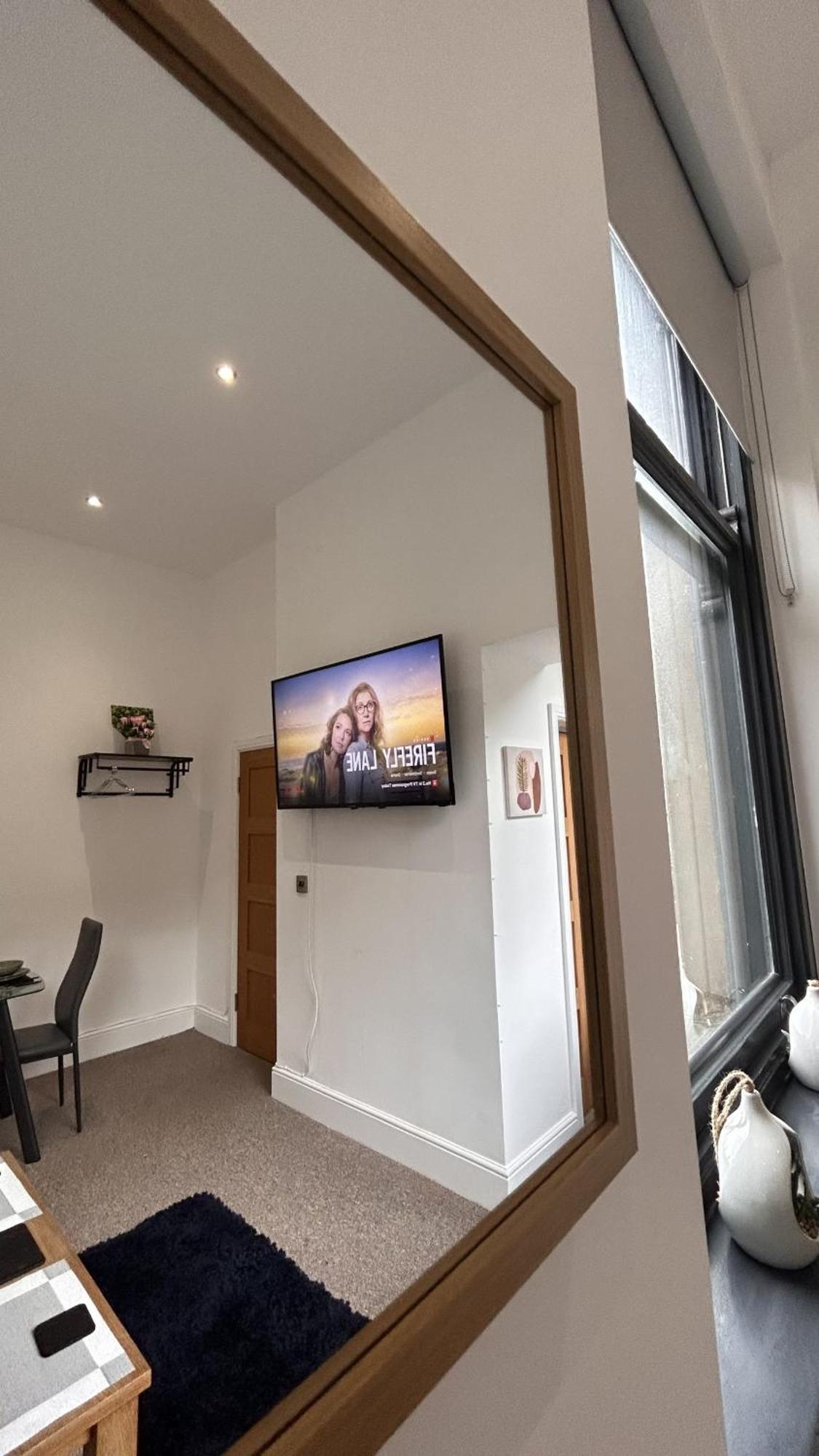 Cozy 1-Bedroom Apartment In The Heart Of Barnsley Town Centre Exterior photo